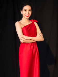 除了贾木许本人外，亚当·德赖弗等主演悉数亮相，歌什菲·法拉哈尼一袭白裙清新唯美。